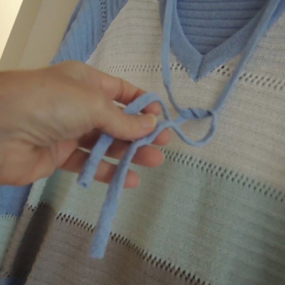 Ladies Sweater Size M Lightweight Striped Pullover Drawstring Hood $72 Value NEW - Picture 5 of 8